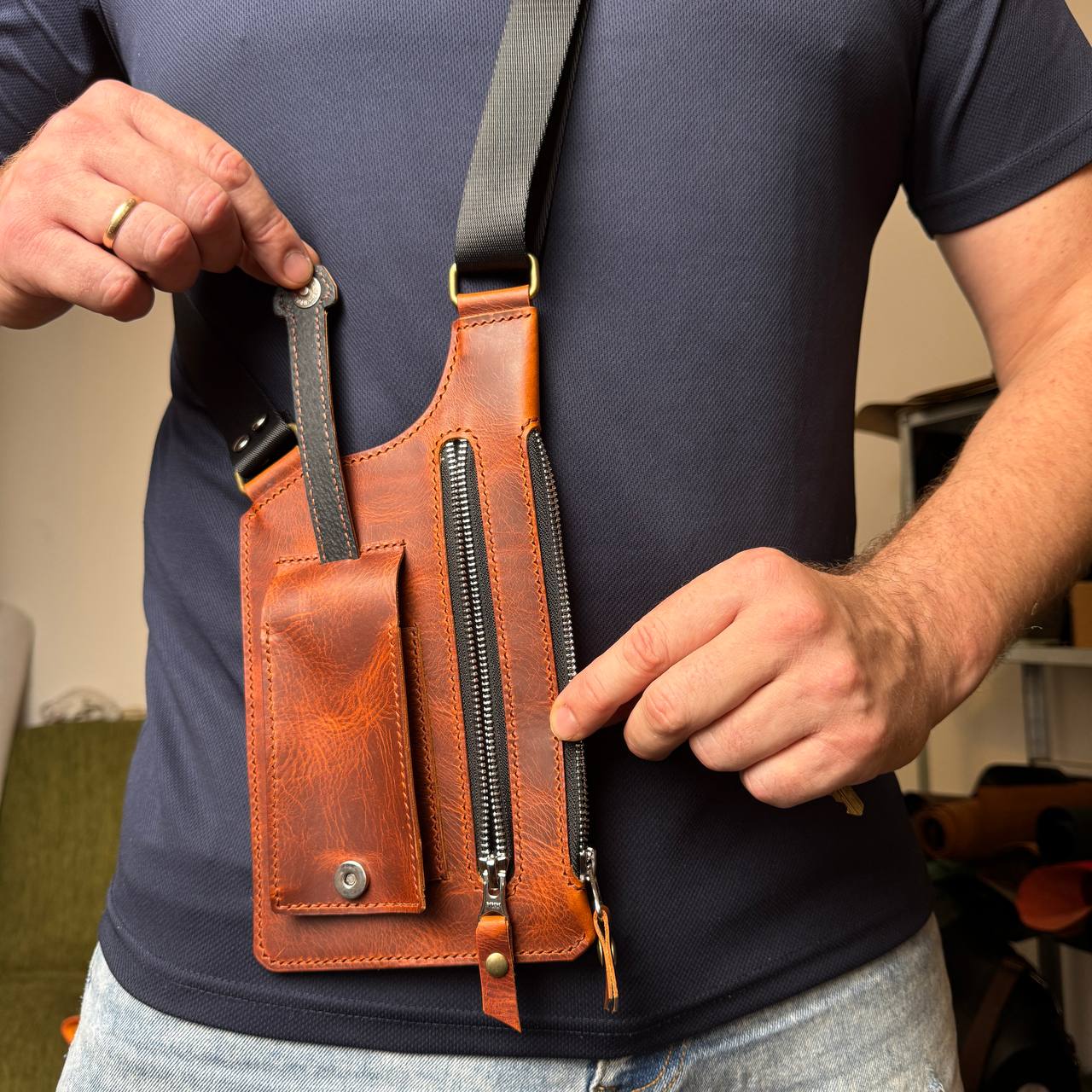 Męska torba na ramię typu holster z etui na klucze