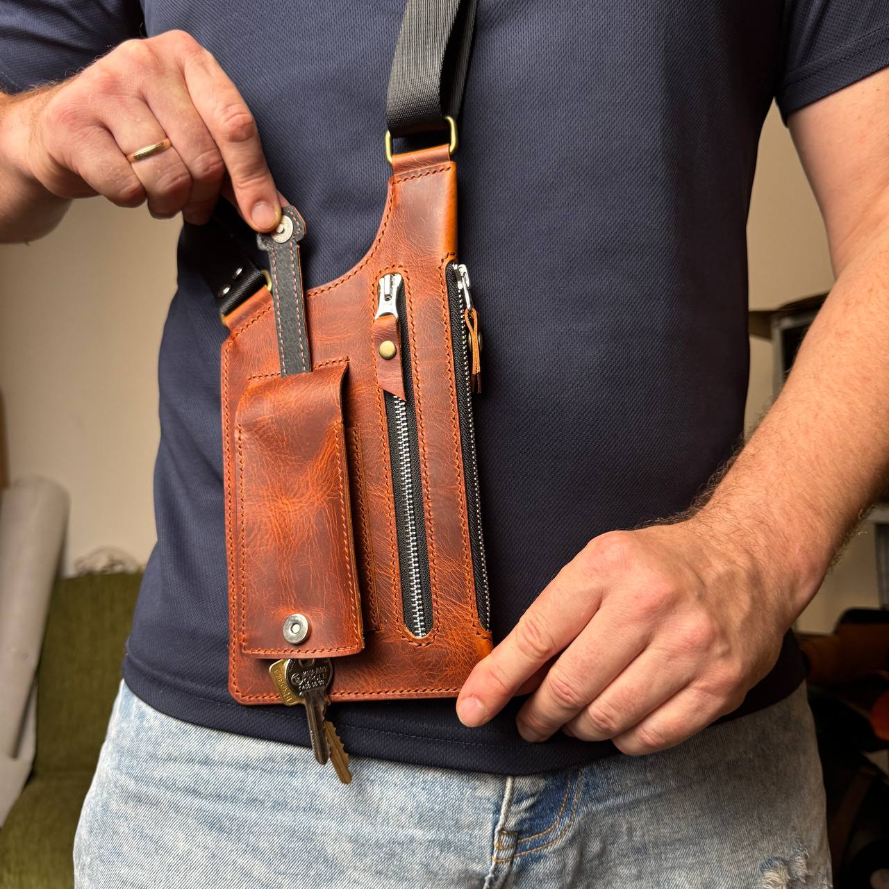 Męska torba na ramię typu holster z etui na klucze