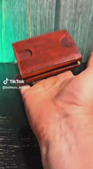 Mały męski portfel skórzany Takumi – prezentacja wideo