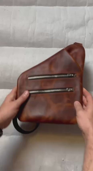 Torba męska skórzana Sling L Badalassi WAX – prezentacja funkcjonalności i kieszeni torby na video